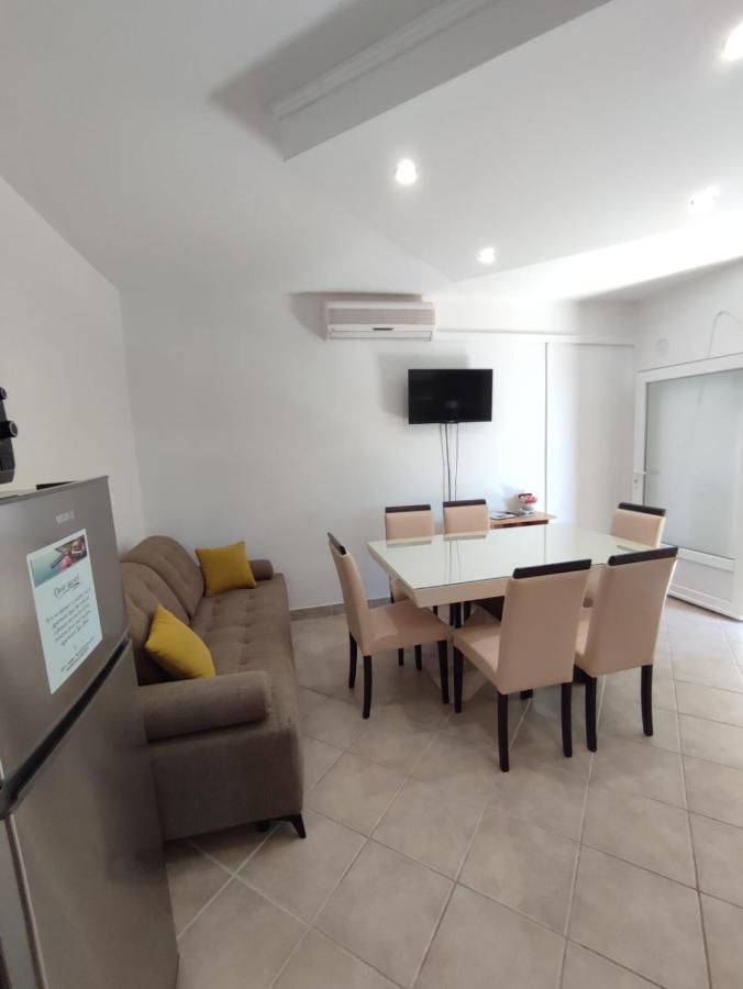 Apartments Laus Zavalatica Luaran gambar