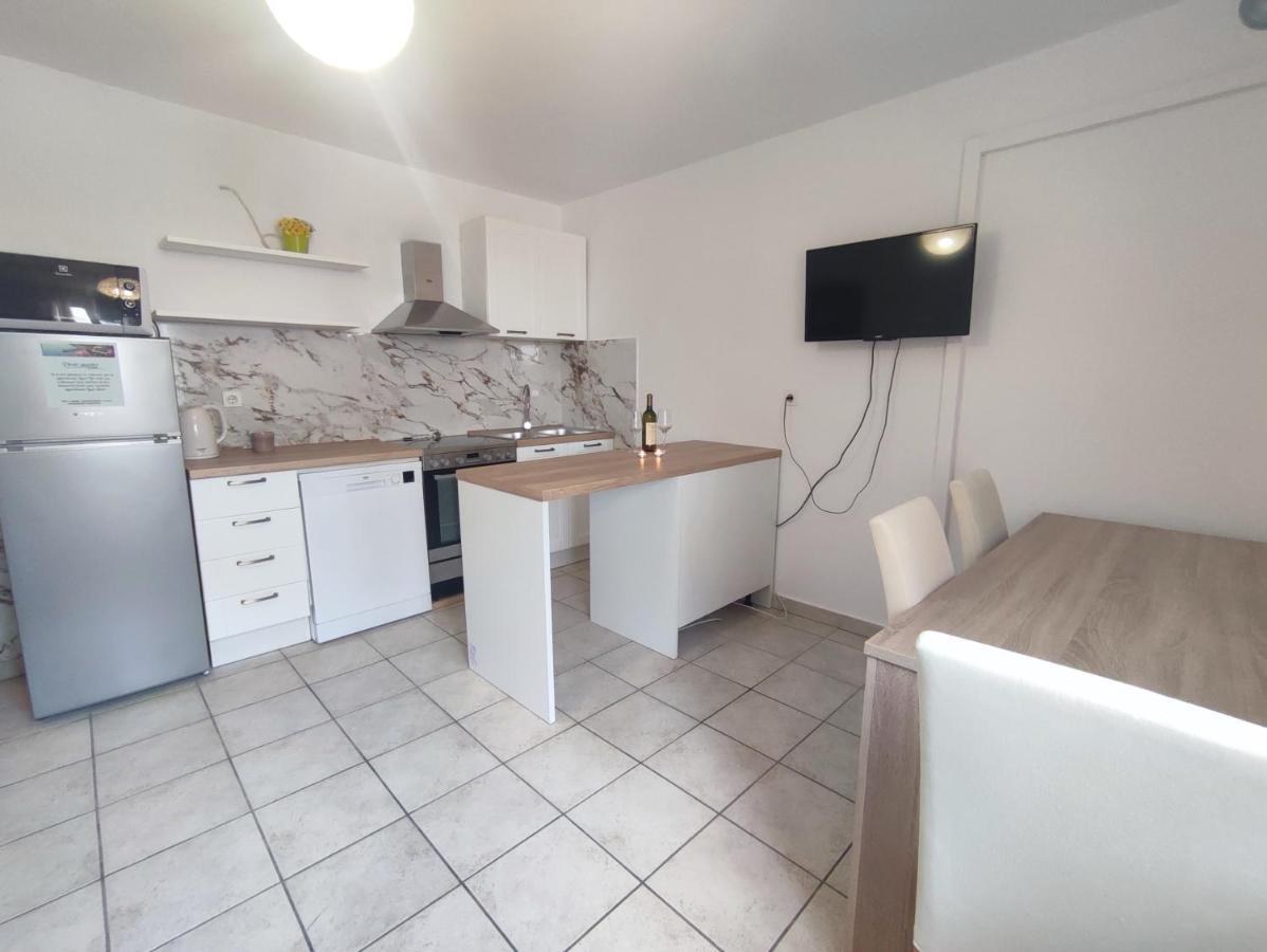 Apartments Laus Zavalatica Luaran gambar
