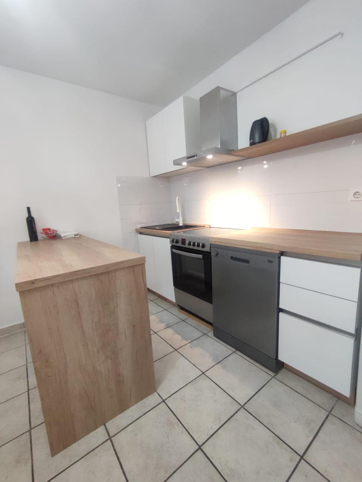 Apartments Laus Zavalatica Luaran gambar