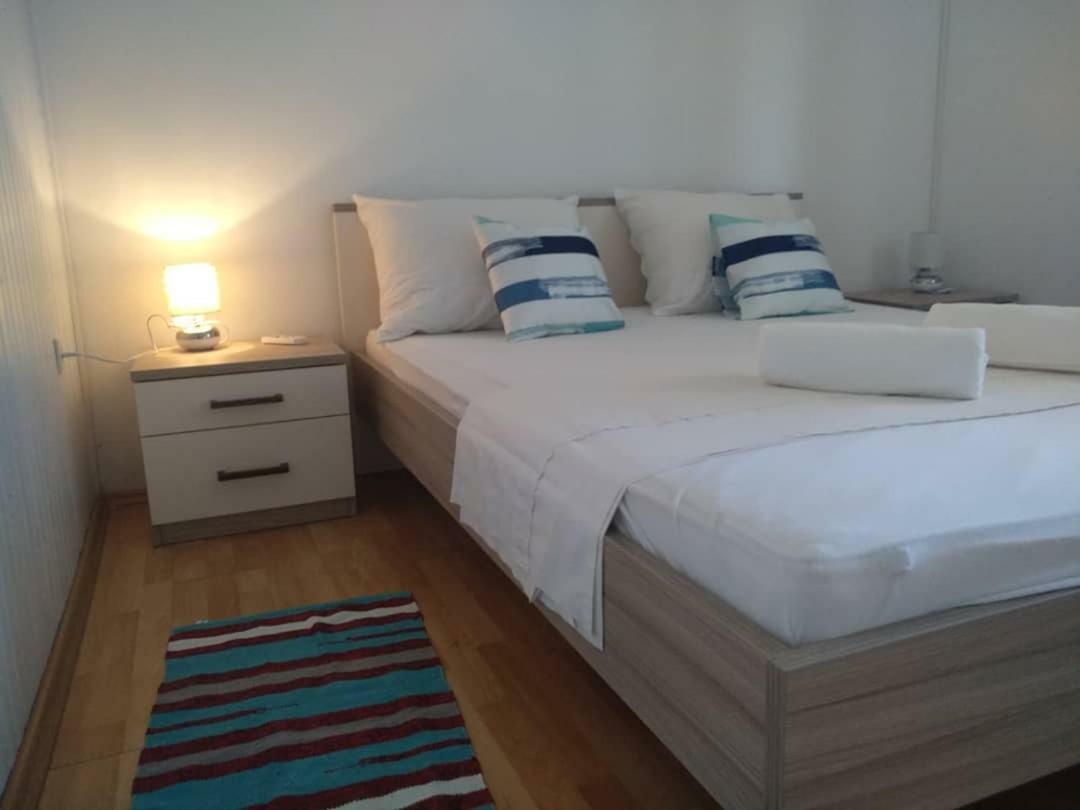 Apartments Laus Zavalatica Luaran gambar